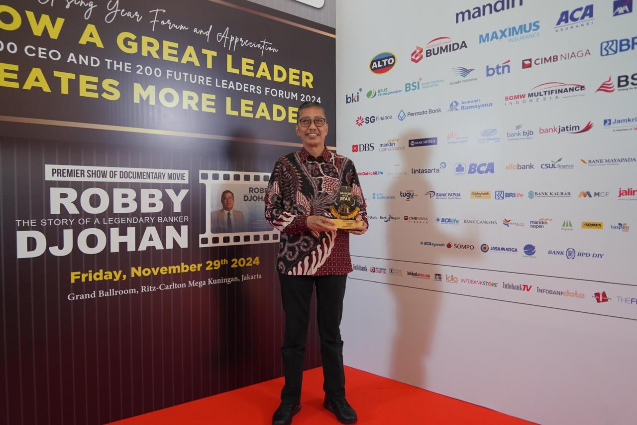 Direktur Utama bankjatim Busrul Iman sukses meraih anugerah penghargaan bergengsi dari Infobank sebagai Banker of The Year 2024 dalam ajang Infobank Top 100 CEO & The 200 Future Leaders Forum 2024.