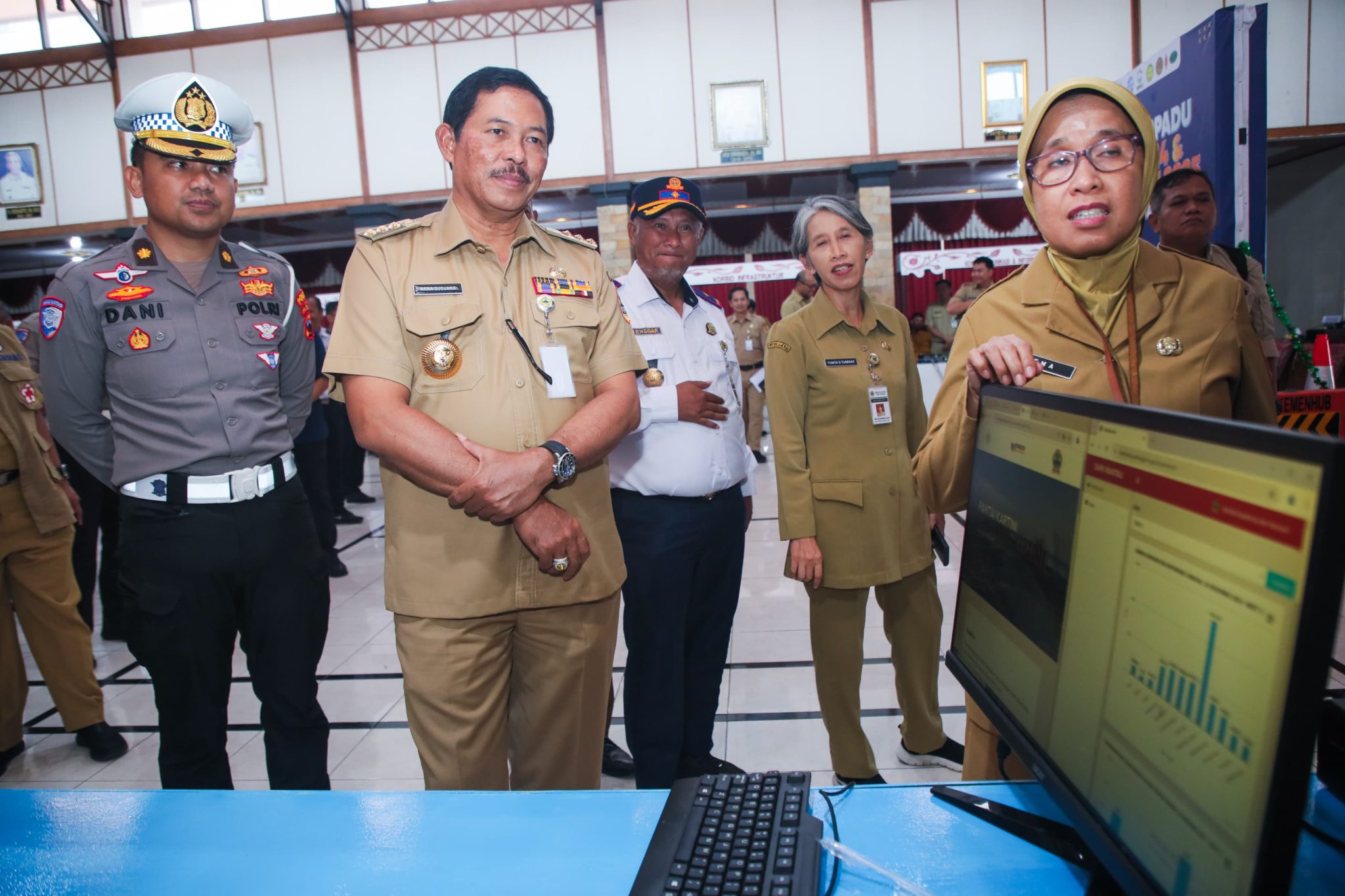 Penjabat (Pj) Gubernur Jawa Tengah, Nana Sudjana, langsung memimpin pembukaan posko yang akan beroperasi mulai 22 Desember 2024 hingga 4 Januari 2025.