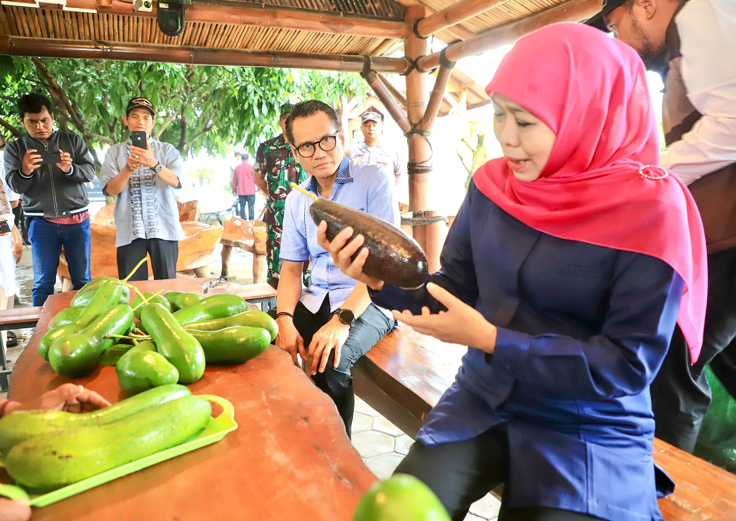 Gubernur Jawa Timur Khofifah Indar Parawansa mengunjungi Desa Wisata Jambu, Kecamatan Kayen Kidul, Kabupaten Kediri, Sabtu (15/3)