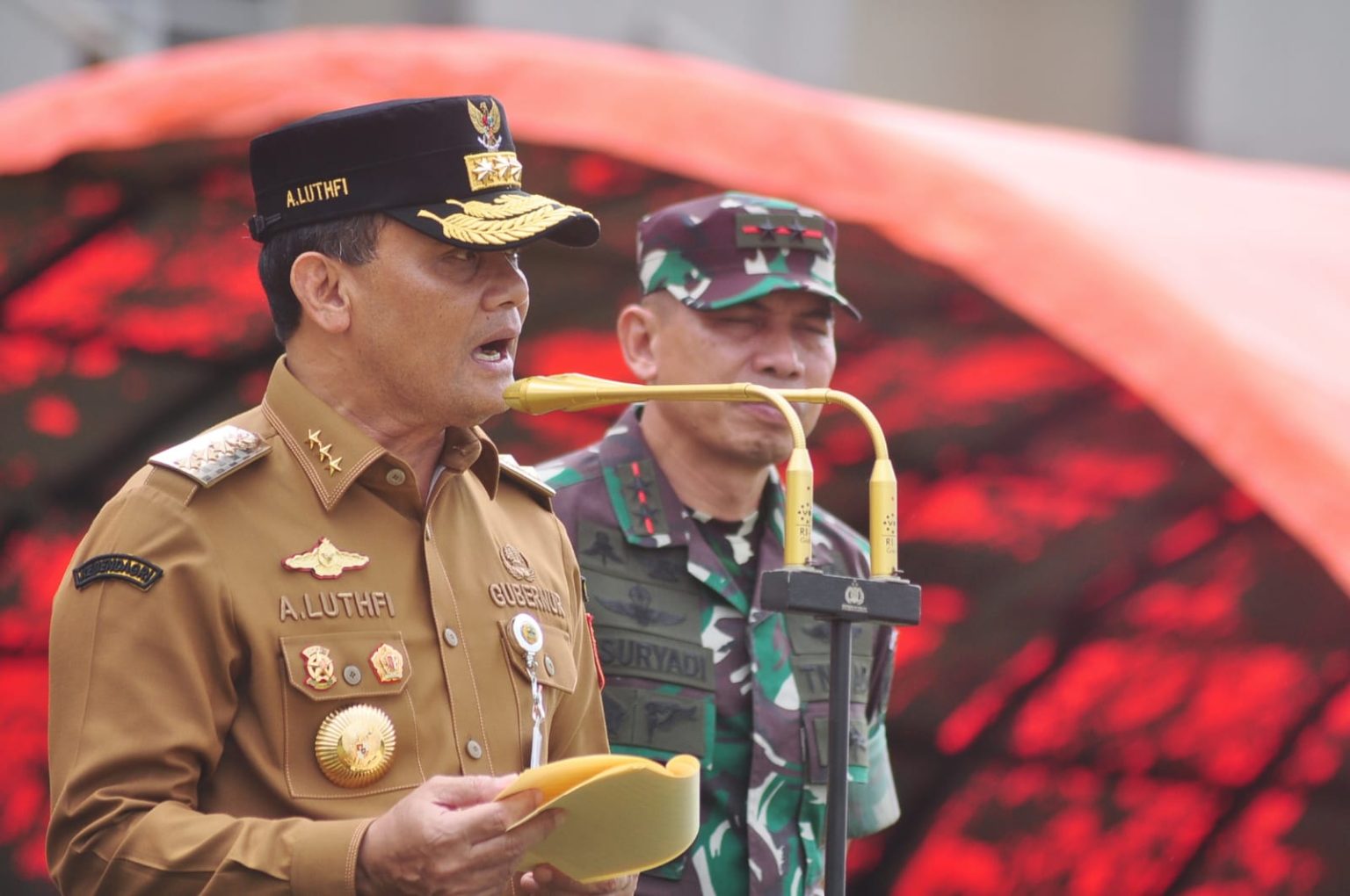 Gubernur Jawa Tengah, Ahmad Luthfi saat menjadi Inspektur Upacara Gelar Pasukan Operasi Kepolisian “Ketupat Candi 2025” di Mapolda Jateng, Kamis (20/3/2025).
