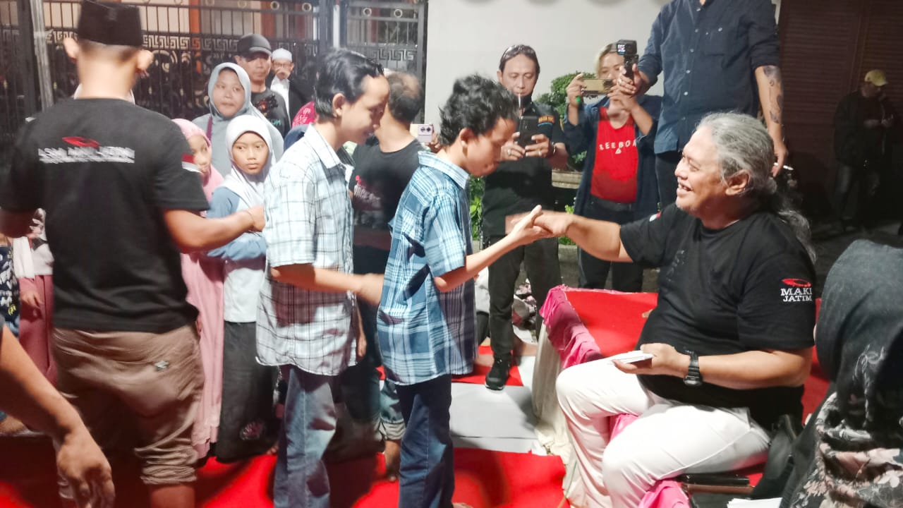 Momentum Ramadan menjadi ajang penuh berkah bagi Masyarakat Anti Korupsi Indonesia (MAKI) Koordinator Wilayah (Korwil) Jawa Timur dengan menggelar acara buka puasa bersama sekaligus santunan anak yatim piatu di Sekretariat MAKI Jatim, Sidoarjo, Minggu (23