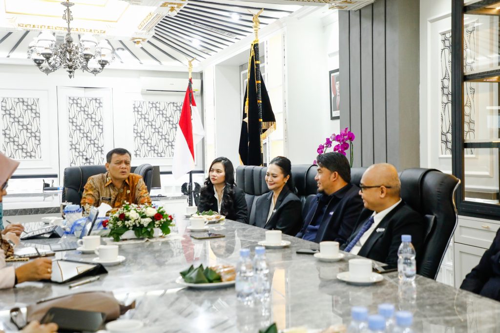 Gubernur Jawa Tengah Ahmad Luthfi tak main-main dalam mempercepat realisasi Program Makan Bergizi Gratis (MBG). Dalam rapat koordinasi yang digelar Sabtu (12/4/2025) di