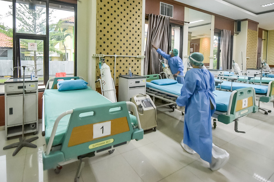 Pemkot Surabaya menyiapkan tempat isolasi terpusat (isoter) di Hotel Asrama Haji (HAH) Kota Surabaya.


