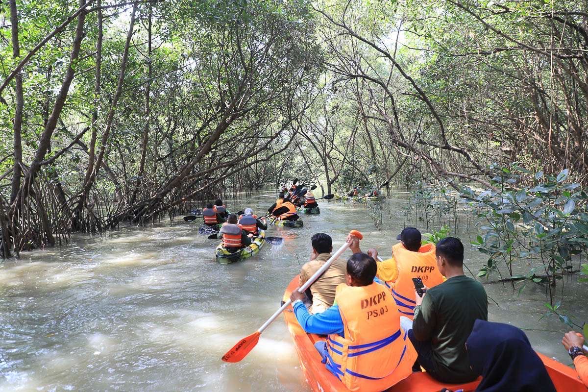 Adventure Land Romokalisari Surabaya menjadi pilihan berwisata selama libur lebaran.