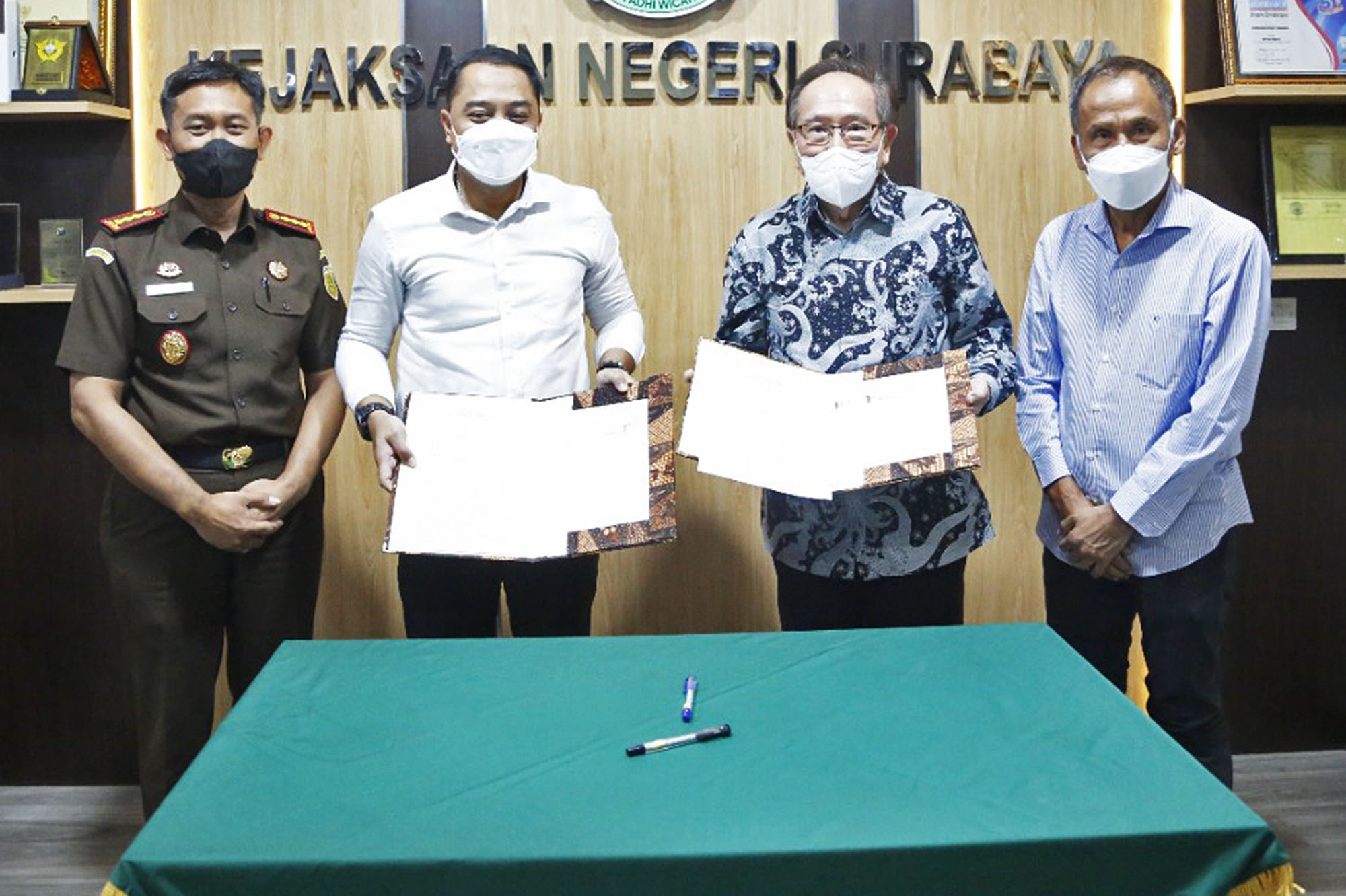 Pemkot Surabaya terus berupaya melakukan pengamanan dan penyelamatan aset di Kota Pahlawan. Maka, untuk melakukan hal itu, pihaknya dibantu oleh Kejaksaan Negeri Surabaya dan berhasil melakukan penyelamatan aset di Jalan Mayjend Sungkono, Kelurahan Gunung