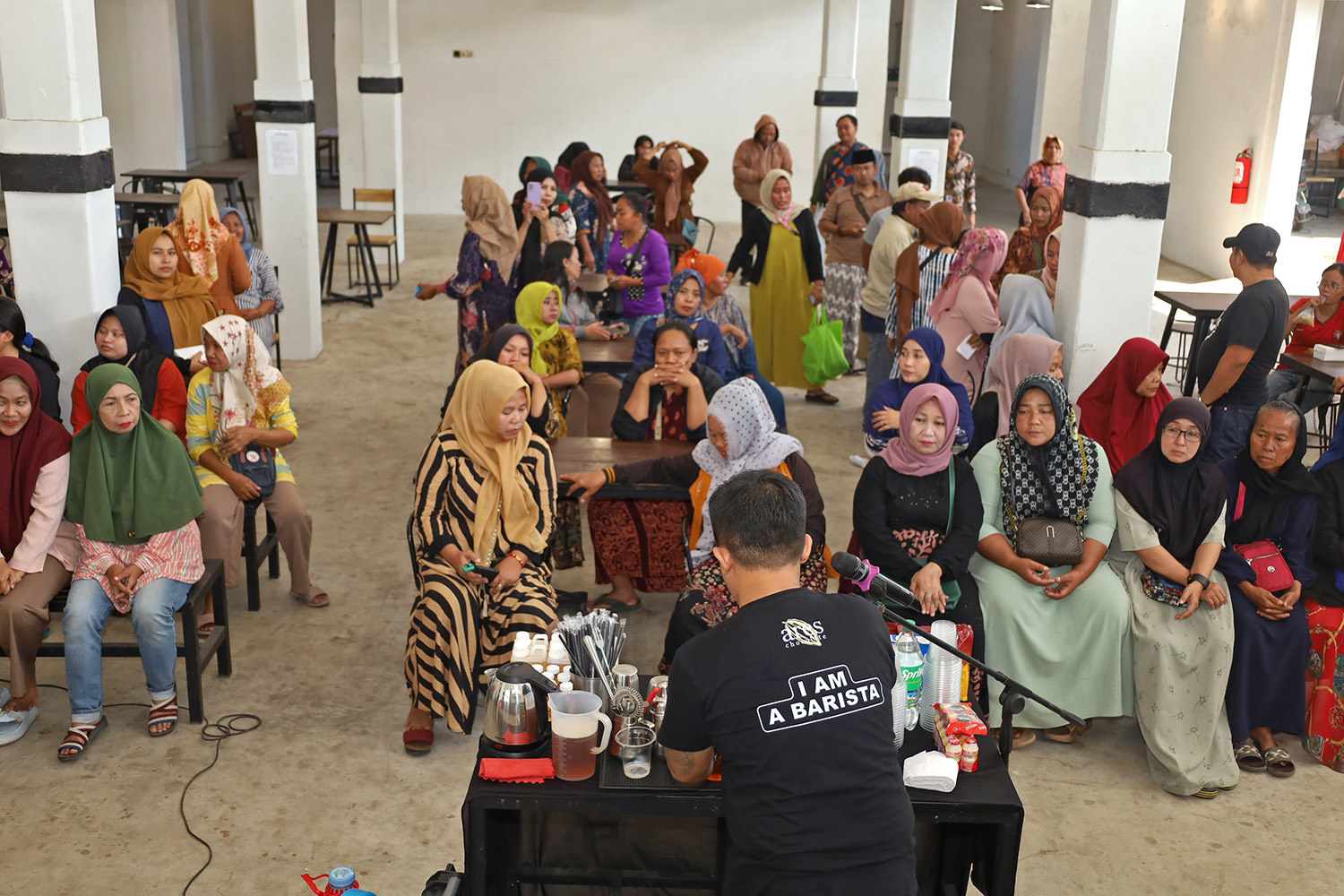 Pemerintah Kota (Pemkot) Surabaya  mengadakan pelatihan kewirausahaan gratis bagi puluhan pelaku UMKM Serambi Ampel pada Jumat (26/7/2024)