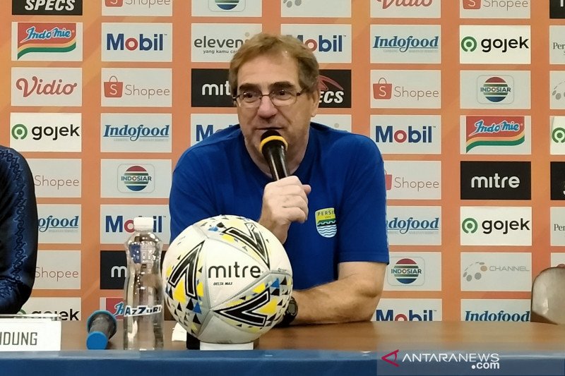 Pelatih Persib Bandung, Robert Alberts. (ANTARA/Bagus Ahmad Rizaldi)

