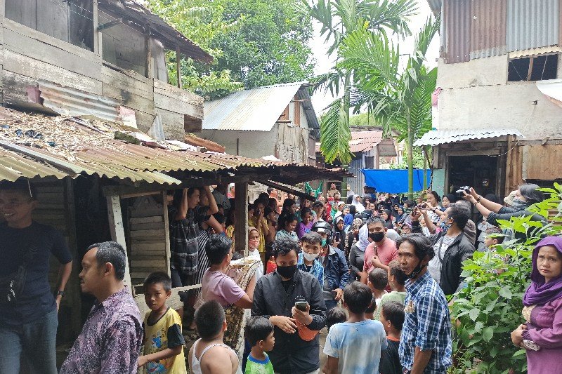 Jenazah Dua Bocah  yang Diduga  Dianiaya Ayah Tiri Tiba di Rumah Duka