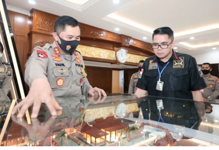 Kapolda Jatim ketika menerima kunjungan Anggota Komisi III DPR RI Arteria Dahlan, Senin (20/7/2020).