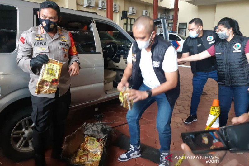 Sabu-sabu 10 Kg Disembunyikan di Tangki Bensin Mobil
