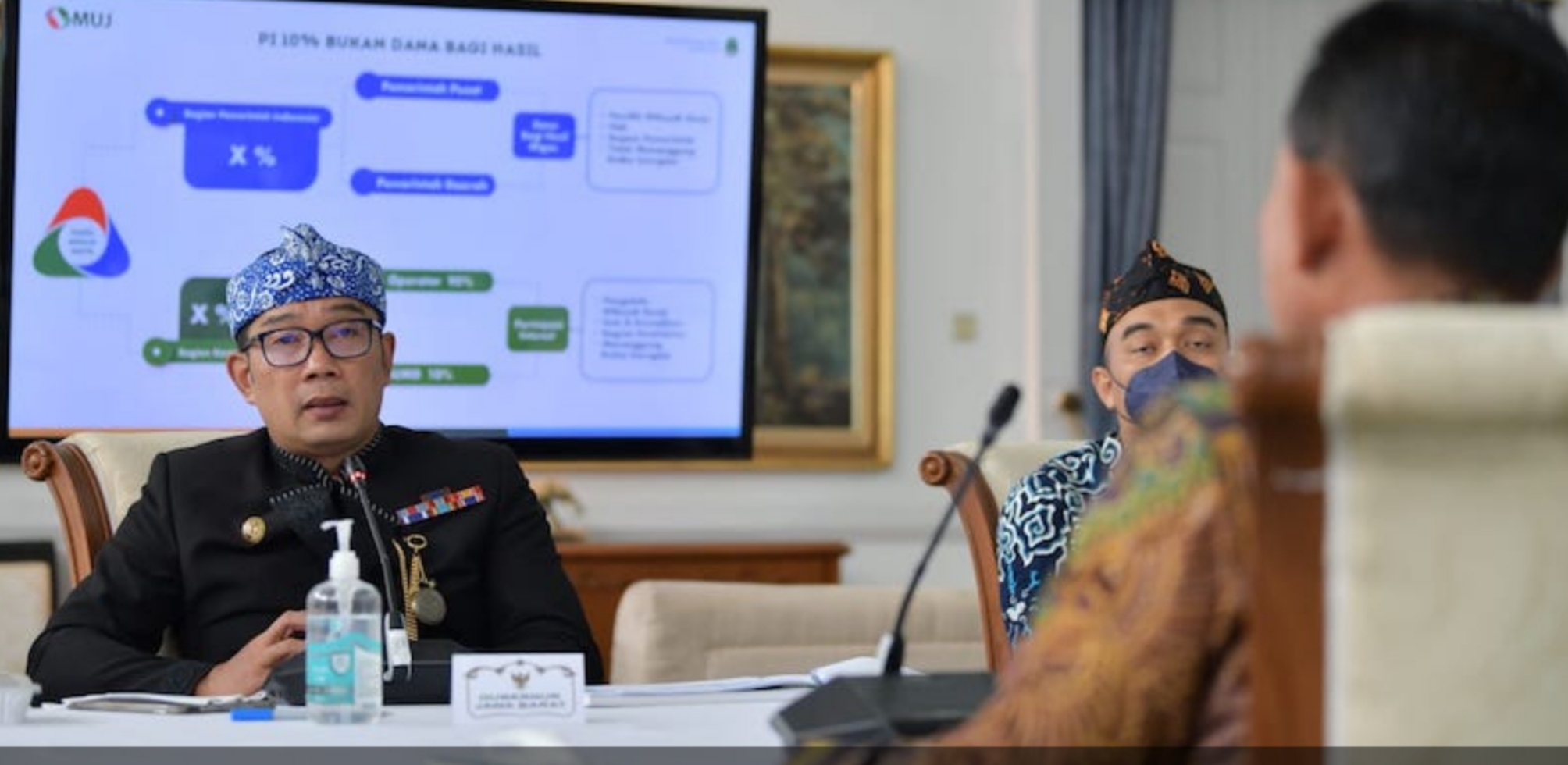 Gubernur Jawa Barat Mochamad Ridwan Kamil menerima Gubernur Kepulauan Riau Ansar Ahmad, di Gedung Pakuan, Kota Bandung, Kamis (24/2/2022). 