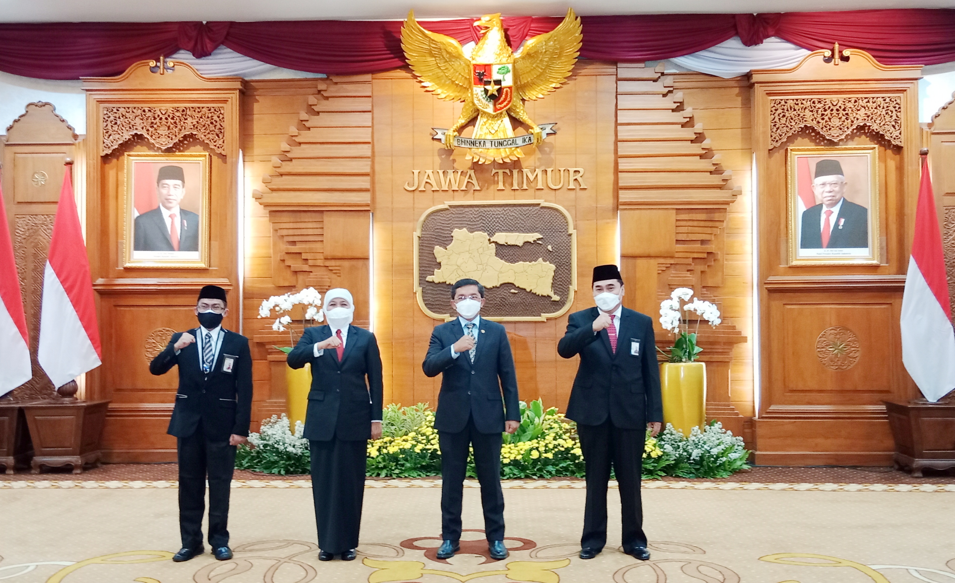 Gubernur Jawa Timur, Khofifah Indar Parawansa saat pelantikan Kepala Kantor Regional II Badan Kepegawaian Negara (BKN) Surabaya di Gedung Negara Grahadi