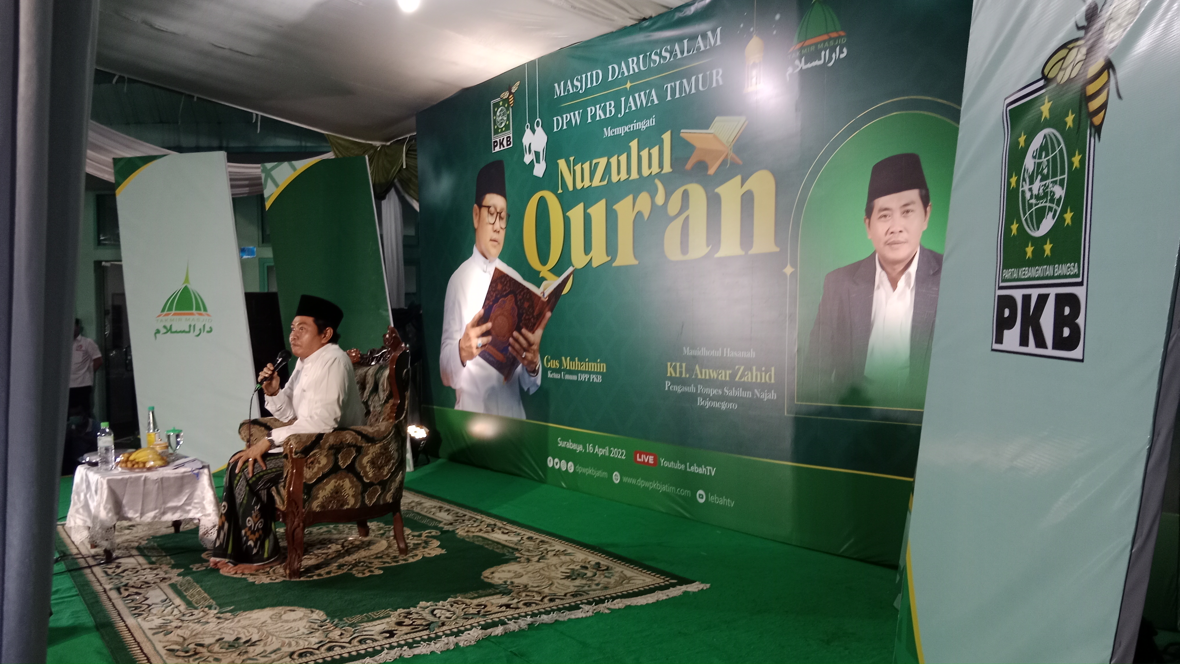 DPW PKB Jatim menggelar pengajian untuk memperingati Nuzulul Qur'an di Masjid Darussalam. Dalam acara ini, PKB mengundang kiai kondang, KH Anwar Zahid, Sabtu (16/4/2022) 