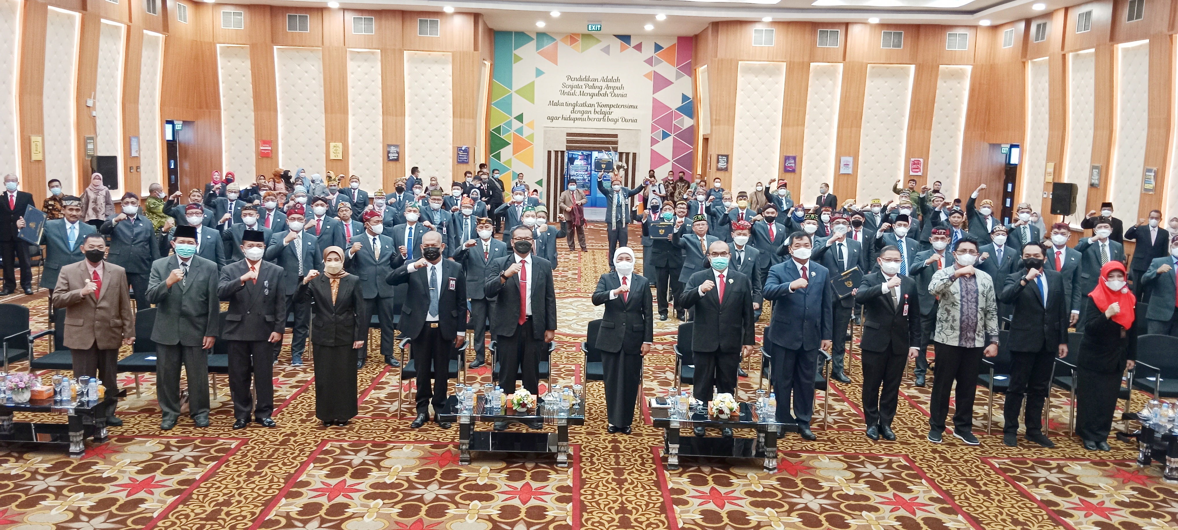 Gubernur Jawa Timur Khofifah Indar Parawansa saat menutup Pelatihan Kepemimpinan Nasional Tingkat II Angkatan IV Tahun 2022 di Provinsi Jatim bertempat di Jatim Coorporate University BPSDM Prov Jatim, Jumat (10/6).