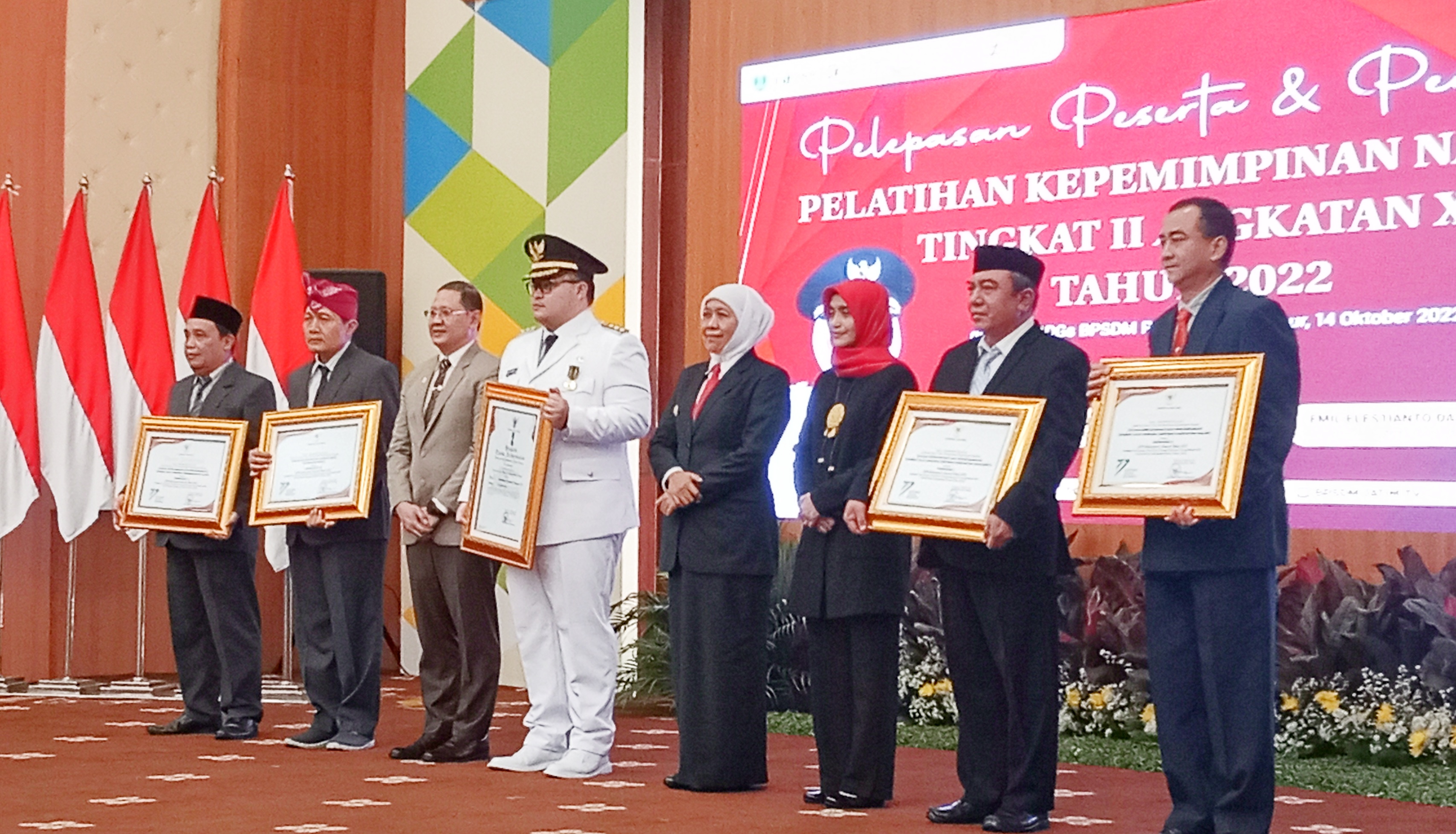 Parawansa menutup Pelatihan Kepemimpinan Nasional Tk. II Angkatan XII Tahun 2022 di Gedung Sasana Wiyata Praja BPSDM Provinsi Jawa Timur, Jumat (14/10/2022).  