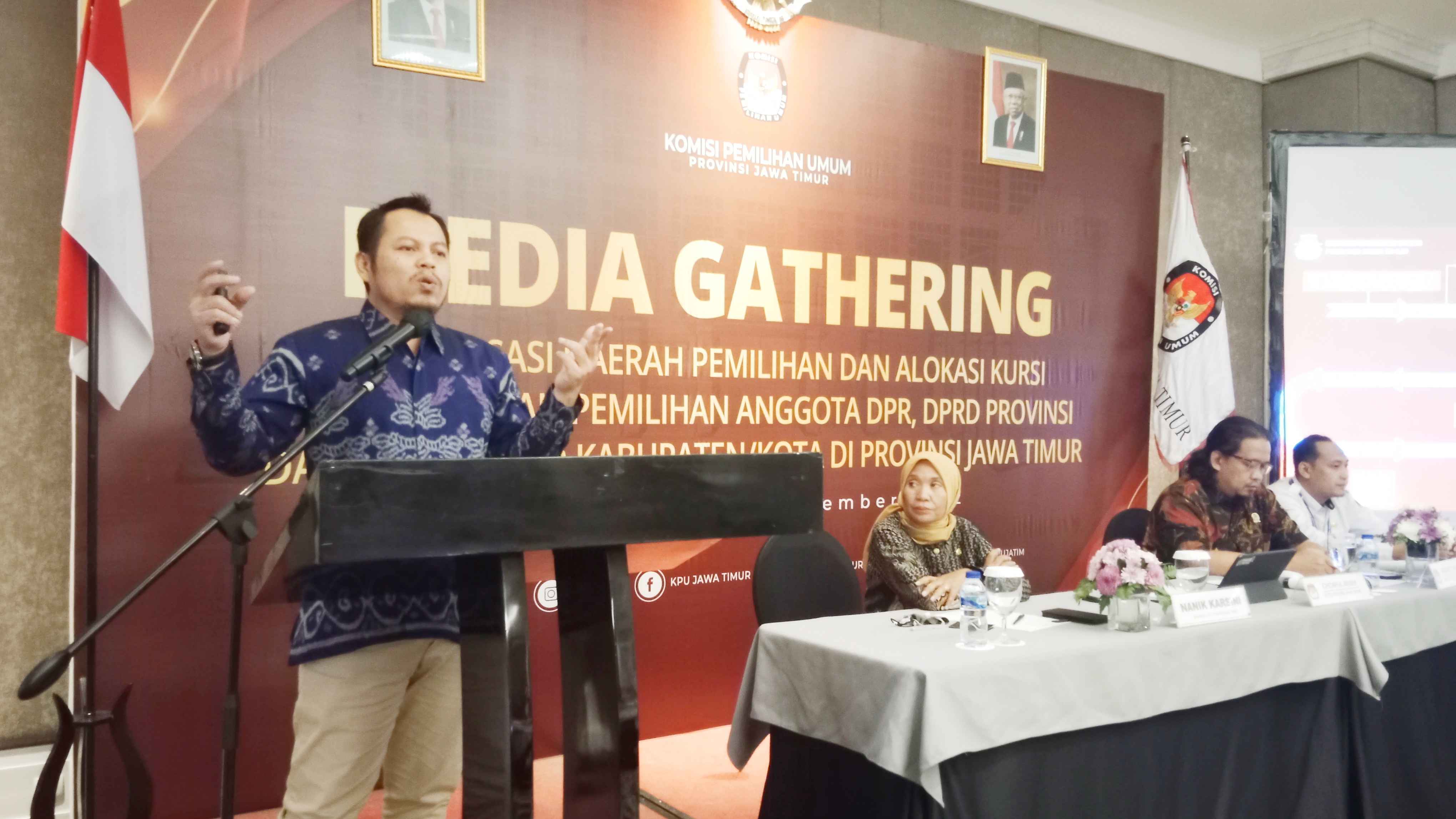 Ketua KPU Jatim Choirul Anam saat memberikan informasi rancangan penataan Daerah Pemilihan (Dapil) pada acara Media Gathering pada Kamis, 24 November 2022.  