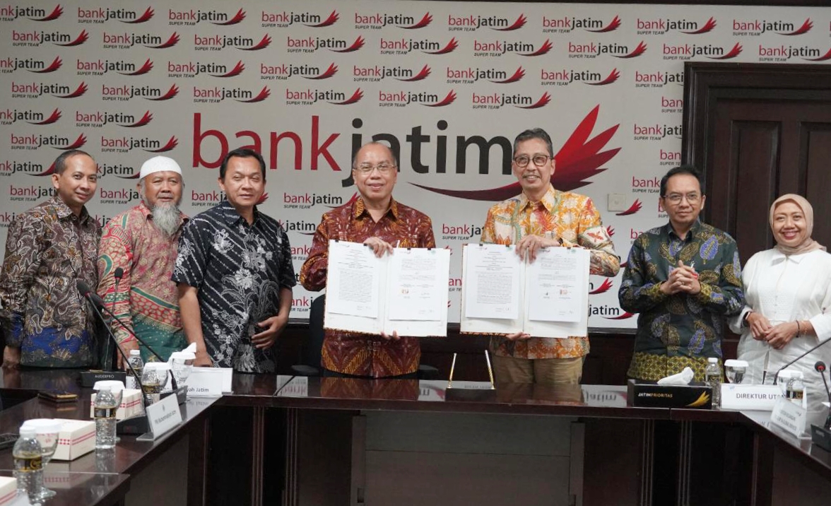 PT Bank Pembangunan Daerah Jawa Timur Tbk (bankjatim) bersama dengan PW Muhammadiyah Jawa Timur secara resmi telah melakukan penandatanganan MoU tentang Layanan Jasa Keuangan pada hari Rabu (26/6). 