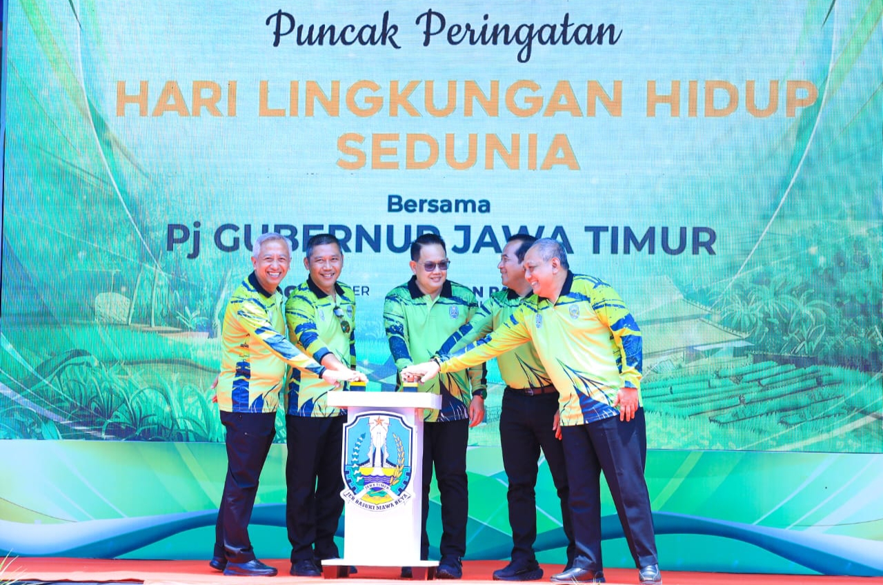 Pj Gubernur Jawa Timur Adhy Karyono pada puncak Peringatan Hari Lingkungan Hidup Sedunia Provinsi Jawa Timur 2024, 