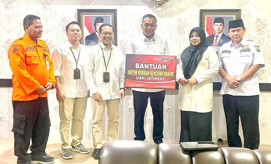 donasi Jatimers Peduli yang telah terkumpul tersebut diserahkan oleh Pemimpin Cabang Bank Jatim Situbondo Didik Yanuardi dan diterima secara langsung oleh Bupati Situbondo Yusuf Rio Wahyu Prayoga serta Wakil Bupati Situbondo Ulfiyah pada hari Rabu (5/3).