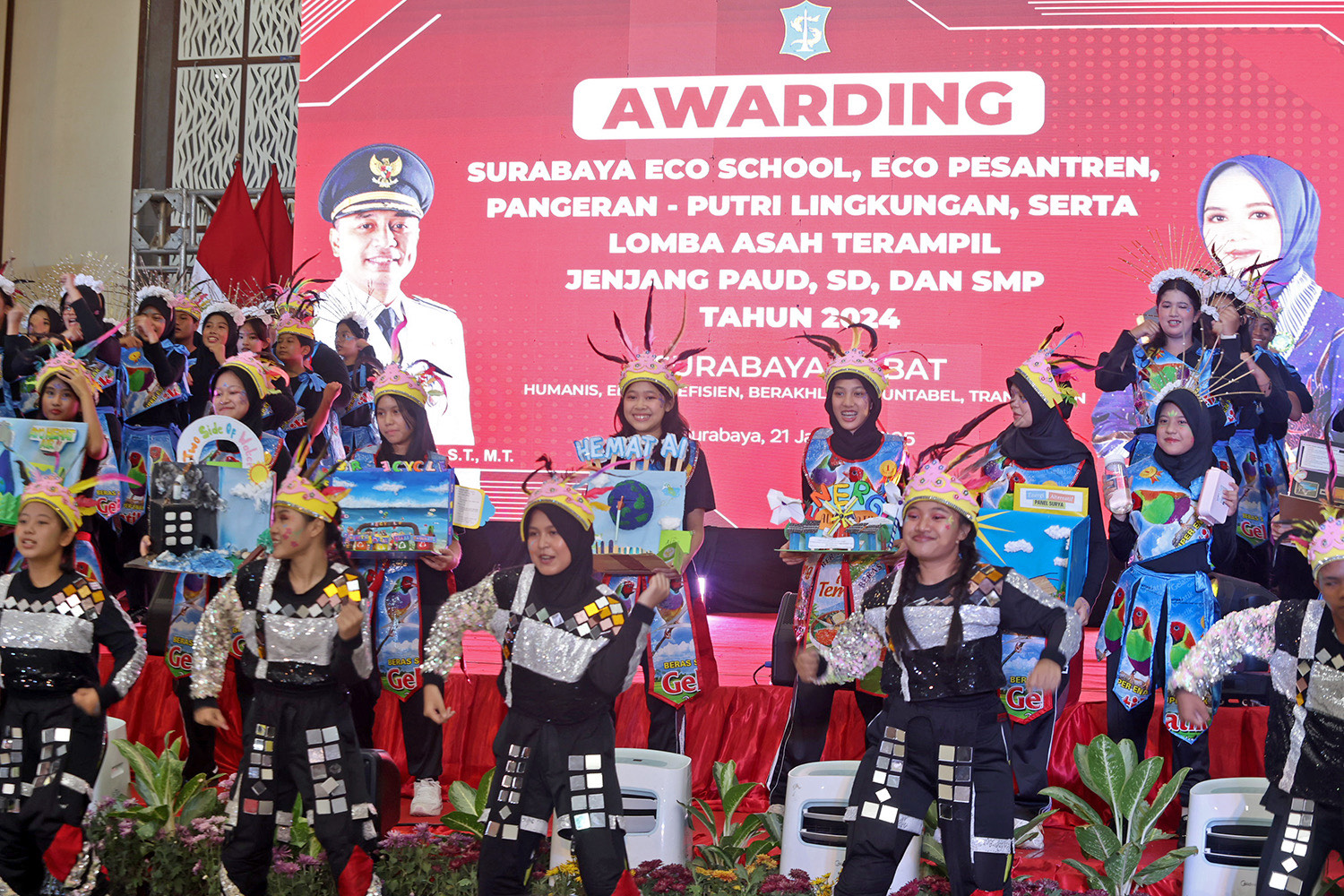 PemkotSurabaya menggelar awarding eco school, eco pesantren, pangeran-putri lingkungan, serta lomba asah terampil untuk jenjang PAUD, SD, dan SMP se-surabaya