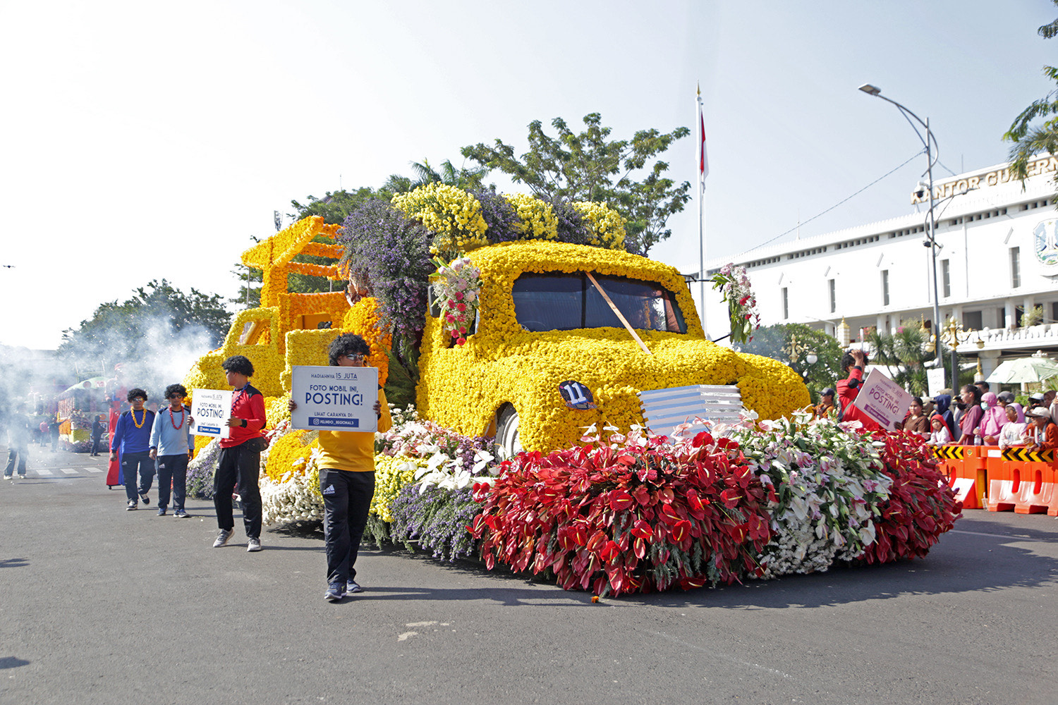 Gelaran akbar Parade Mobil Hias dan Pawai Budaya 'Surabaya Vaganza' dalam rangka memperingati Hari Jadi Kota Surabaya (HJKS) ke-731