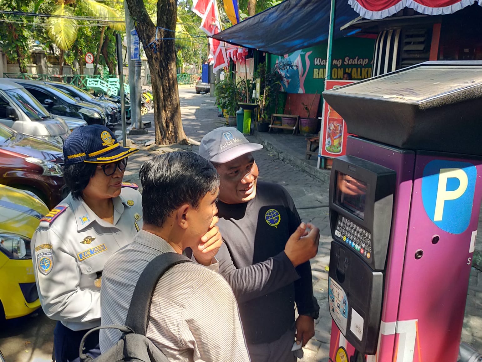 Salah satu upaya mengoptimalkan  PAD dengan menerapkan parkir berlangganan atau pembayaran retribusi melalui QRIS.

