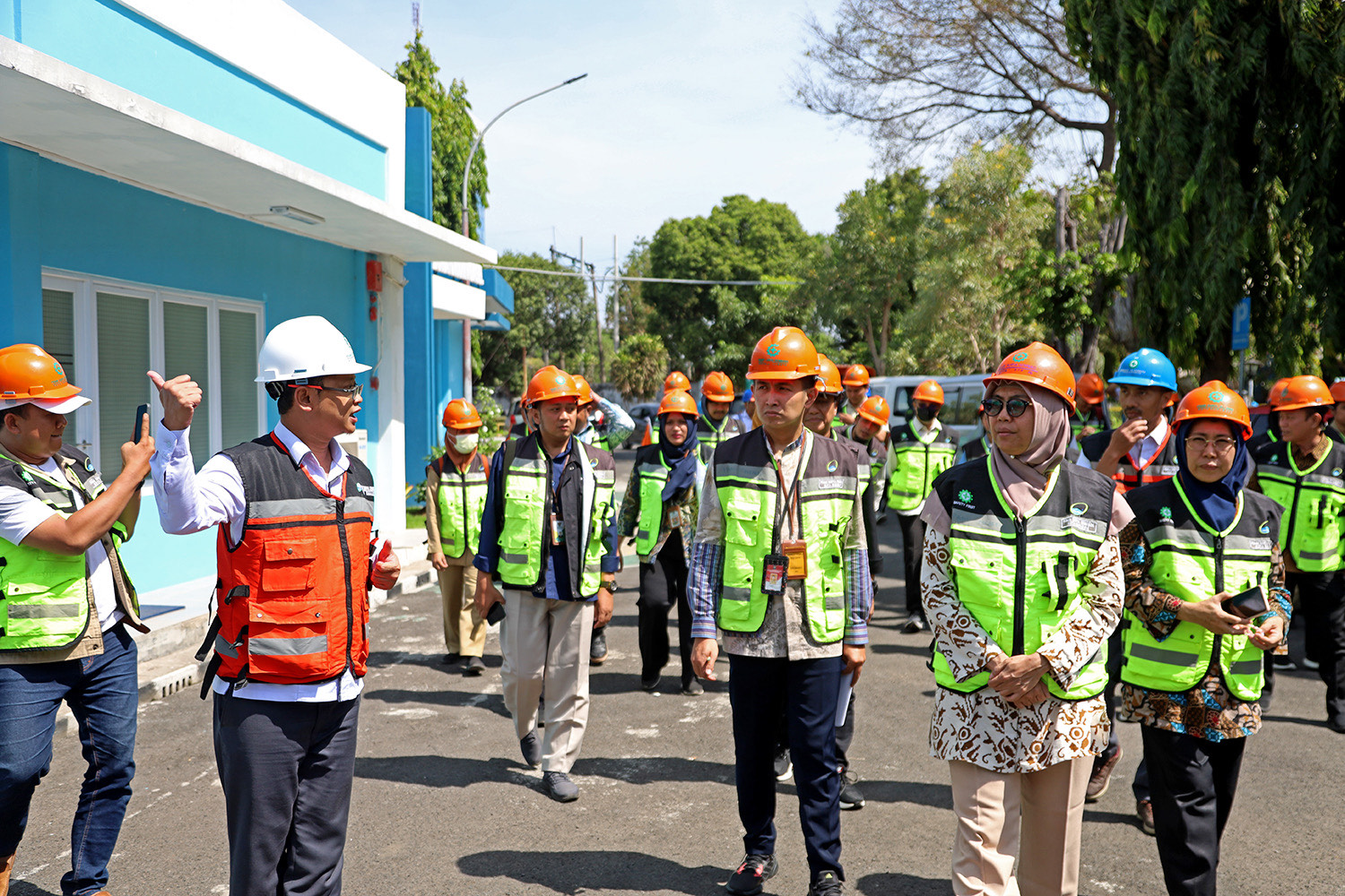 emerintah Kota (Pemkot) Surabaya menyambut kunjungan tim verifikasi lapangan Sanitasi Total Berbasis Masyarakat (STBM) Award tahun 2024 di ruang sidang Wali Kota Surabaya pada Selasa (27/8/2024). 
