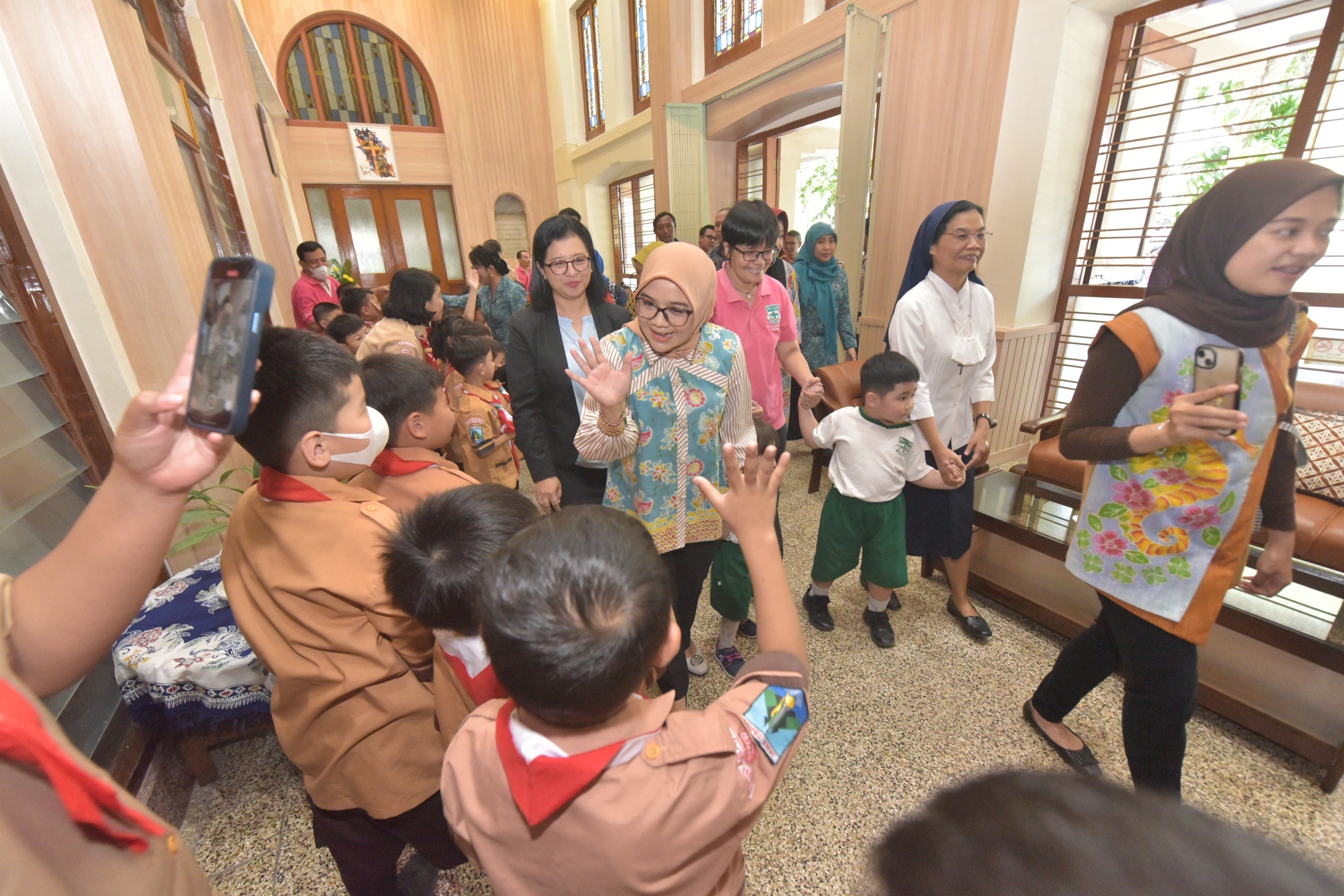 Pemkot Surabaya Lanjutkan Upaya Anti-Bullying melalui Roadshow Satpol PP Goes To School