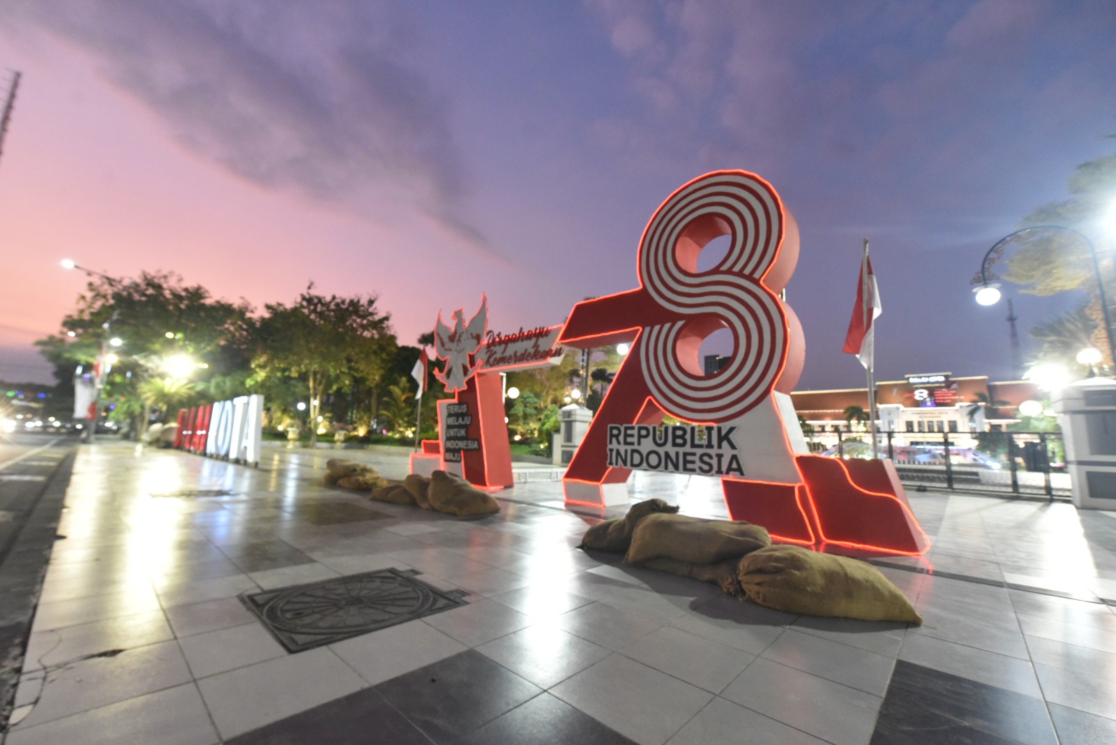 Pemerintah Kota (Pemkot) Surabaya menggelar upacara Peringatan Hari Ulang Tahun (HUT) ke-78 Republik Indonesia, Kamis (17/8/2023). 