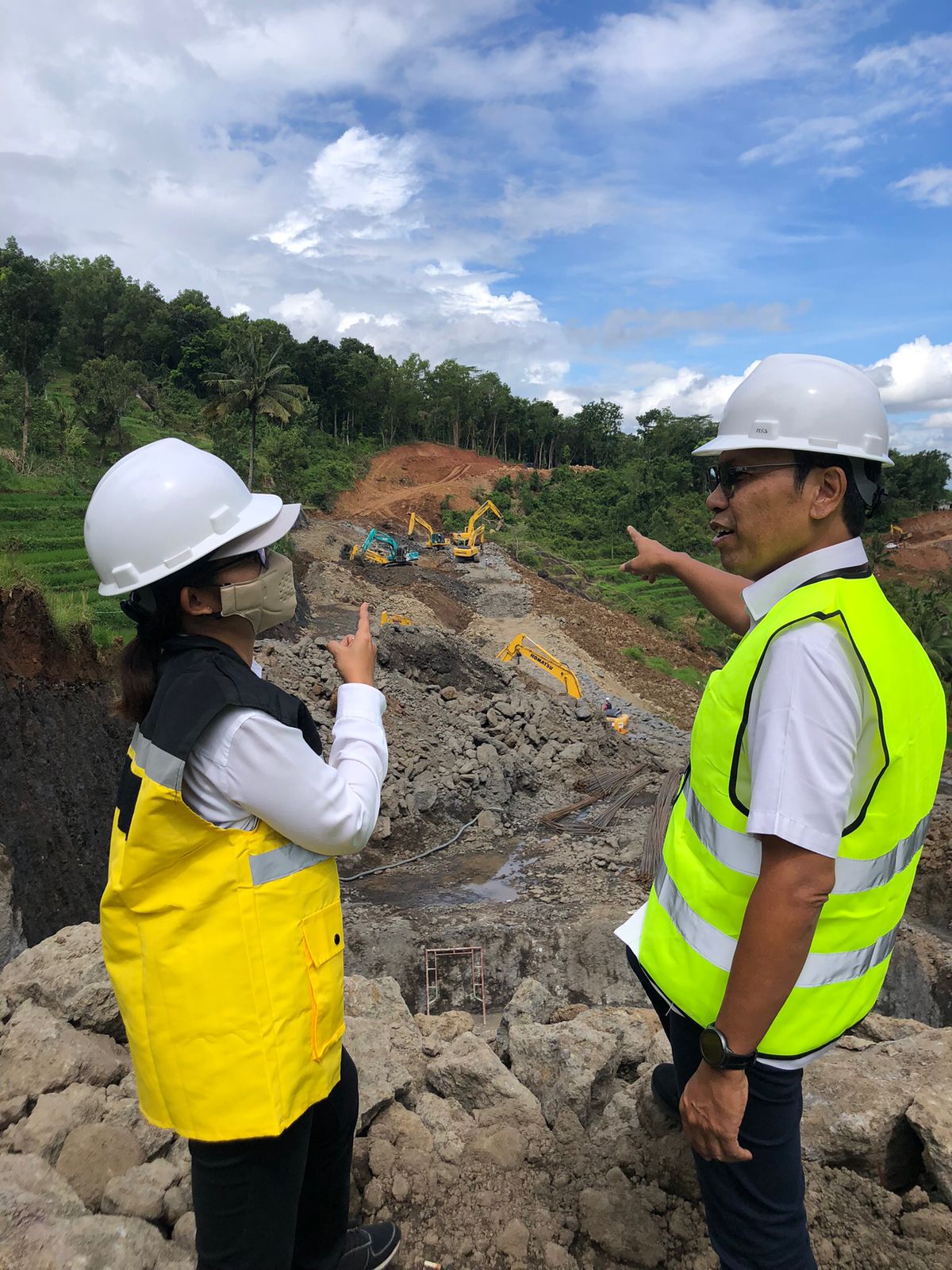 Pemerintah Daerah DIY bekerja sama dengan Pemerintah Kabupaten Gunungkidul telah memulai pembangunan trase jalan Tawang-Ngalang-Gading