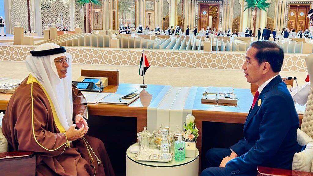 Presiden Joko Widodo menghadiri KTT Luar Biasa OKI yang digelar di KAICC, Riyadh, Arab Saudi,  Sabtu (11/11/2023). (Foto: BPMI Setpres/Laily Rachev)


