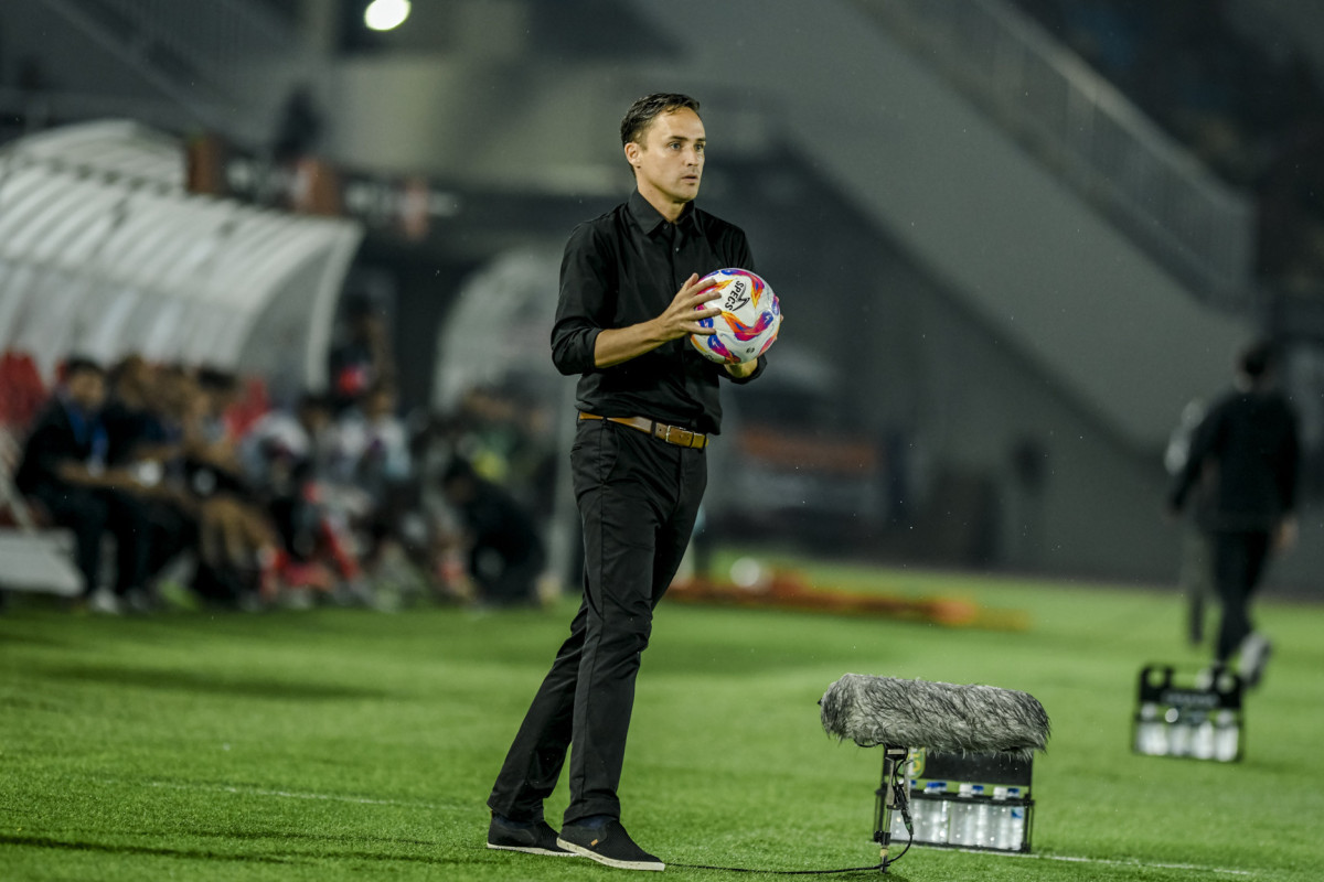 Persebaya Tetap Siaga Hadapi PSM, Munster: Kami Harus Siap di Mana Pun