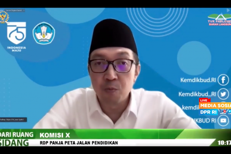 Dirjen Guru dan Tenaga Kependidikan Kemendikbud, Iwan Syahril, dalam rapat kerja dengan Komisi X DPR yang dipantau di Jakarta, Rabu (27/1). (ANTARA/Indriani)

