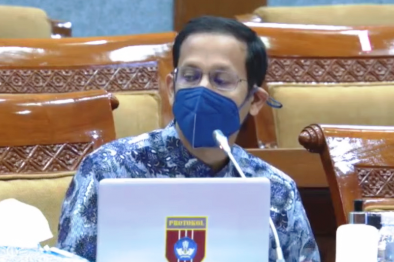 Mendikbud Nadiem Anwar Makarim dalam rapat kerja dengan Komisi X DPR yang dipantau di Jakarta, Rabu. (ANTARA/Indriani)
