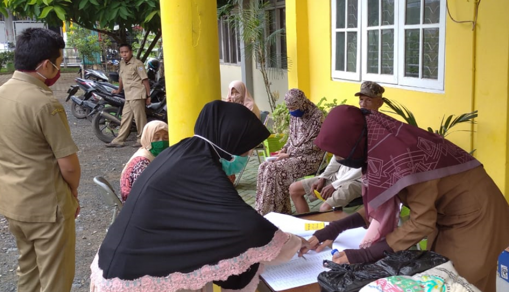 Bantuan Sembako Terdampak Covid-19, Tertempel Gambar Bupati Banjar