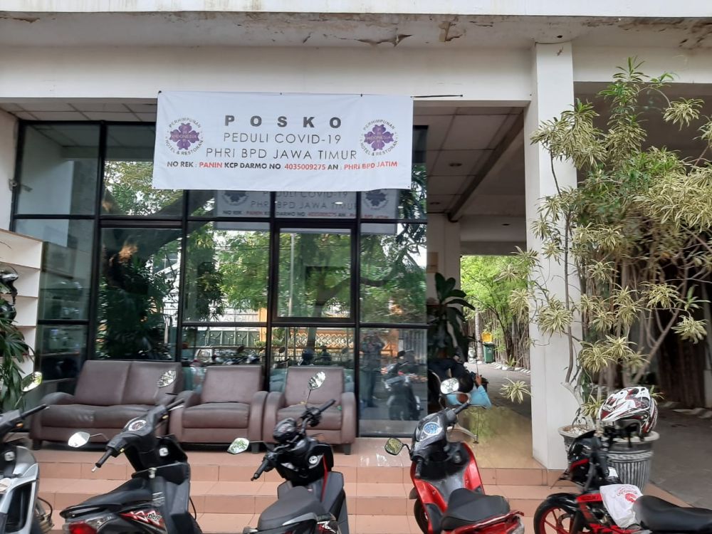  Kantor PT Trikarya Graha Utama (TGU) selaku pengembang The Frontage di Dukuh Kupang Surabaya, kini menjadi Posko Covid-19