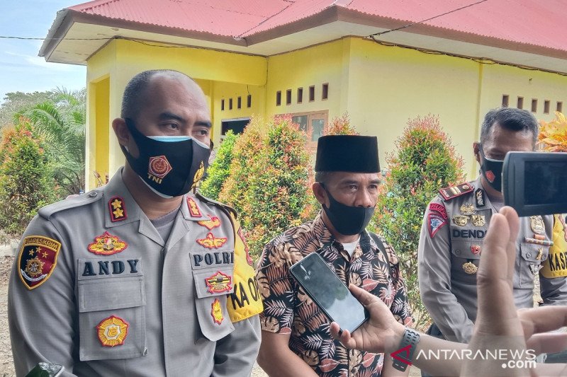 Kapolres Mukomuko AKBP Andy Arisandi (kiri). ant