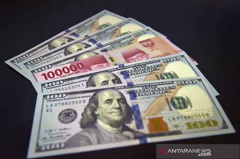 Vaksin Covid-19 Berkembang Pesat, Rupiah Menguat