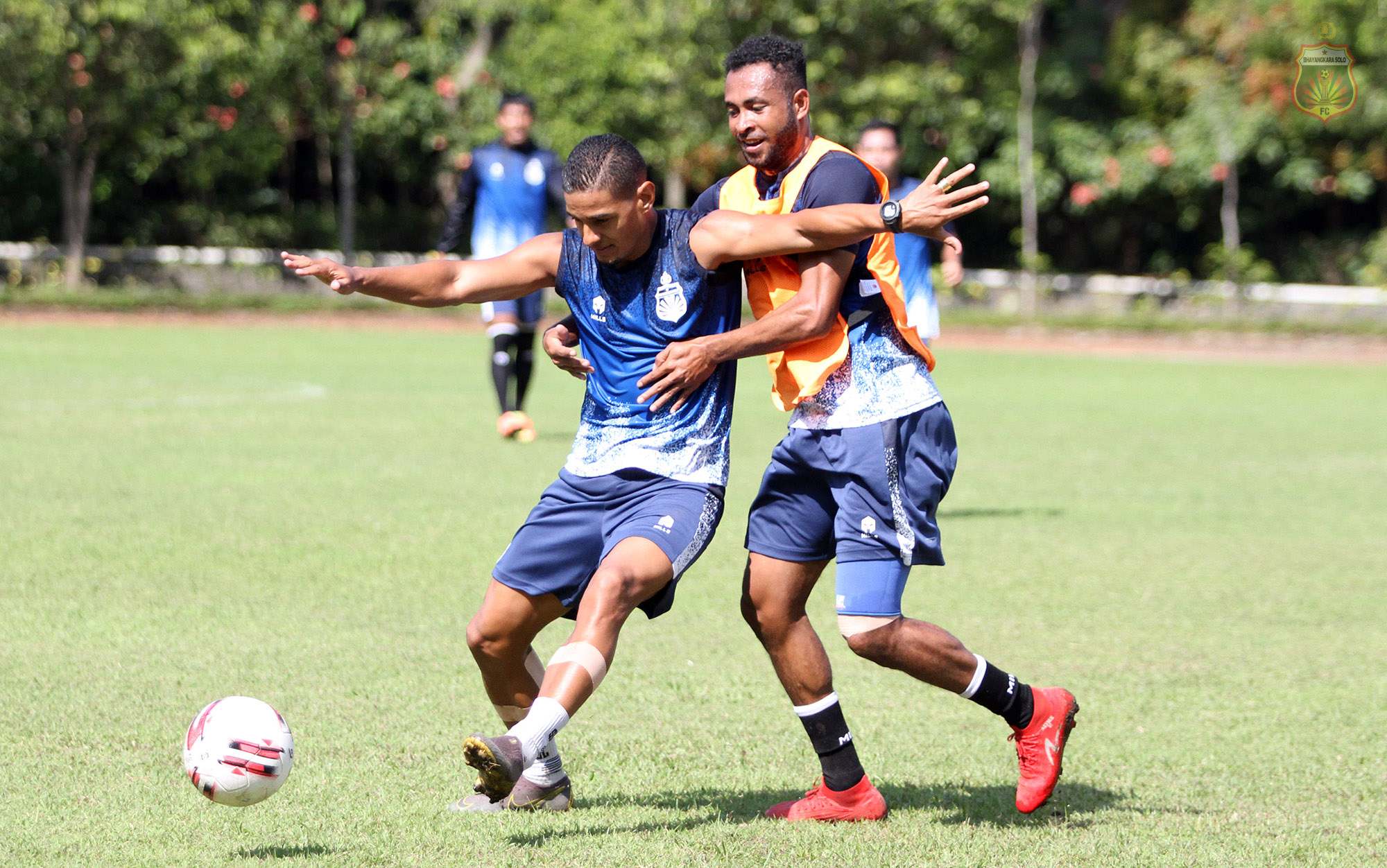 Renan Silva dan Arthur Bonai dalam satu sesi latihan. IST