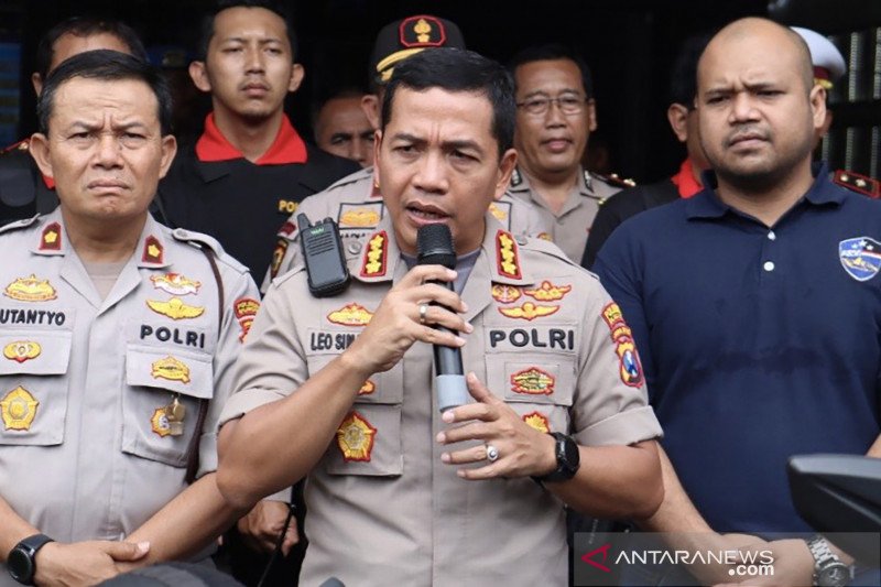 Kapolresta Malang Kota Kombes Pol. Leonardus Simarmata (tengah). ANTARA/Vicki Febrianto

