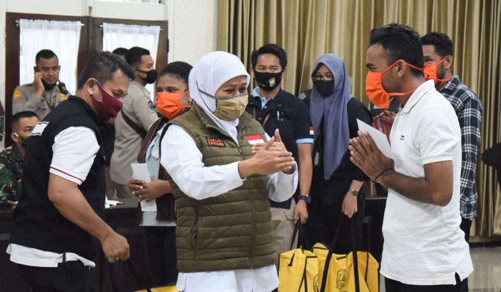 Gubernur Khofifah Salurkan JPS untuk Mahasiswa NTT Se-Malang Raya