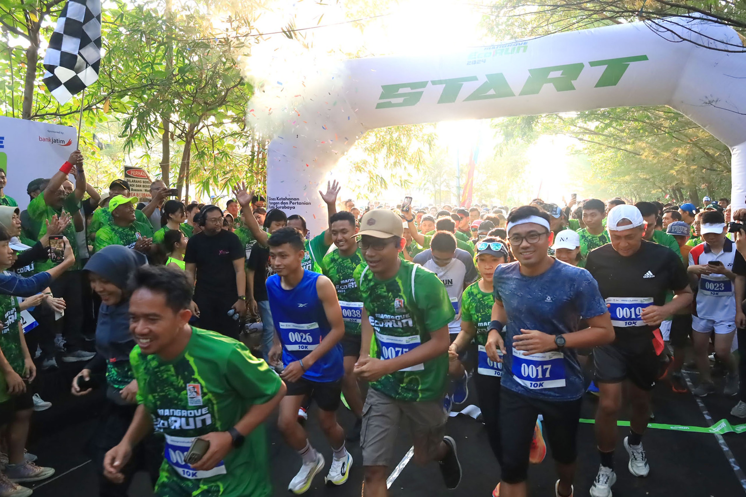 Puncak peringatan Hari Ulang Tahun (HUT) Kebun Raya Mangrove (KRM) ke-1 yang diselenggarakan oleh Pemerintah Kota (Pemkot) Surabaya berlangsung meriah pada Minggu (28/7/2024) pagi.
