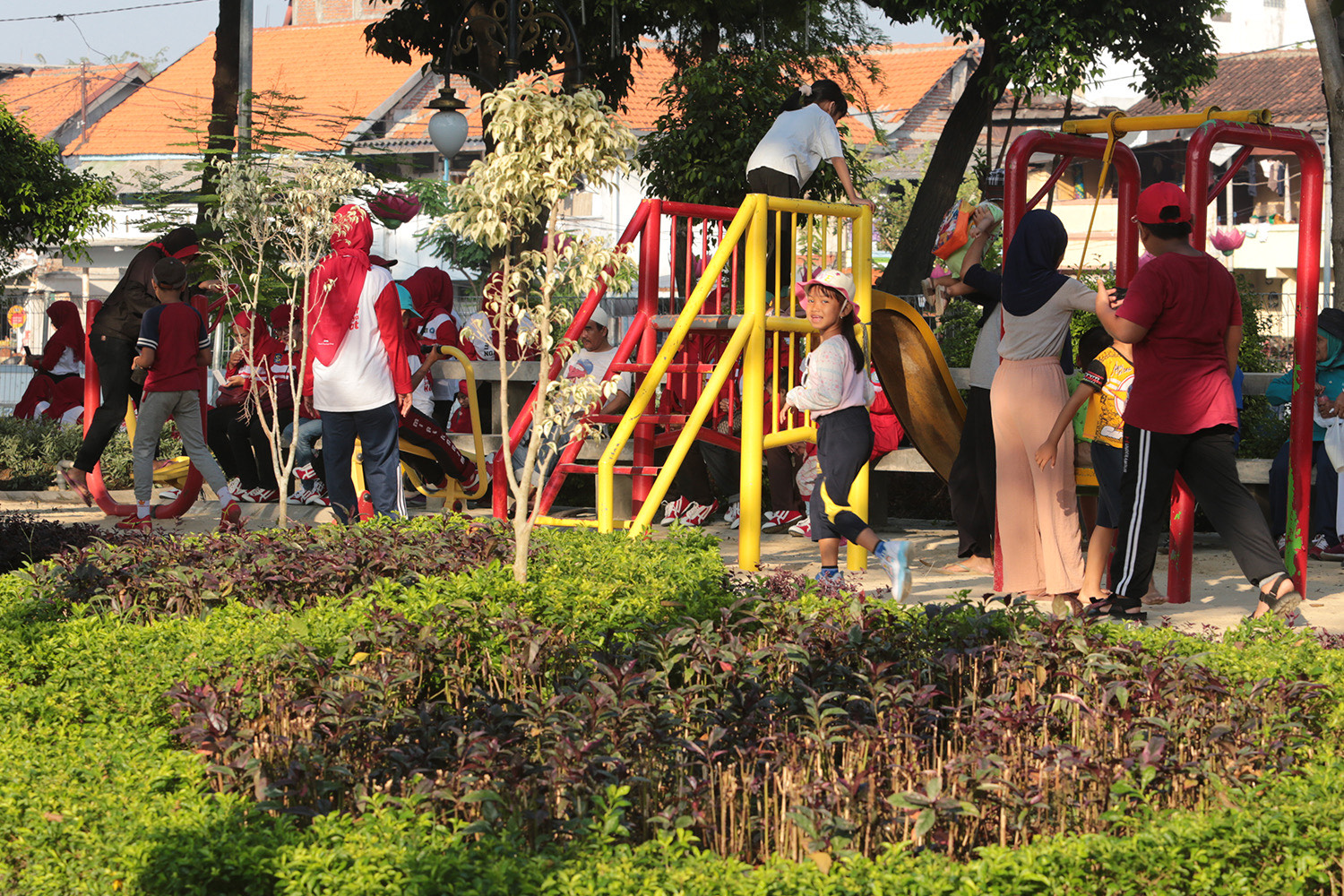 Wali Kota Surabaya Eri Cahyadi didampingi Ketua Tim Penggerak (TP) PKK Surabaya Rini Indriyani meresmikan Taman Asreboyo (Asli Arek Suroboyo) Ngagel, Kecamatan Wonokromo Surabaya, Minggu (20/5/2023).