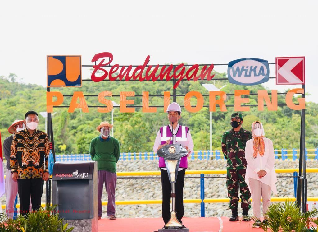 Presiden juga menjelaskan bahwa Bendungan Paselloreng merupakan bendungan dengan kapasitas daya tampung yang cukup besar hingga 138 juta meter kubik dan luas genangan sebesar 1.258 hektare. ist