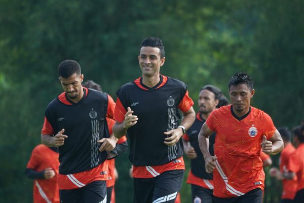 Otavio Dutra berlatih bersama rekan-rekanny. PERSIJA