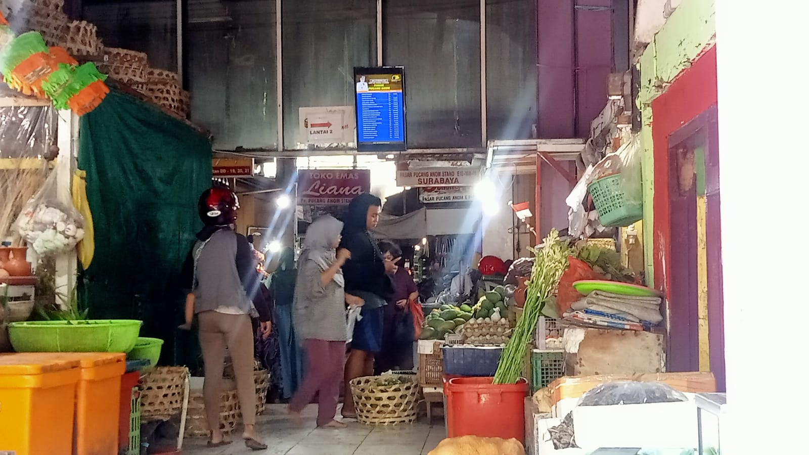  monitor televisi menyuguhkan informasi tentang harga bapok