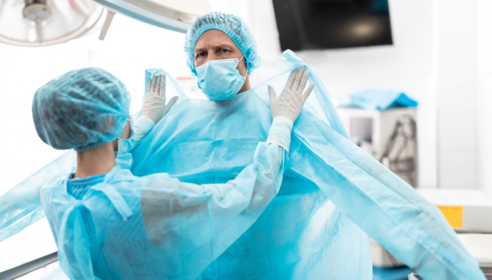 Standart APD harus dipatuhi demi kesemalatan tanaga medis (Foto : healthcare purchasing news)