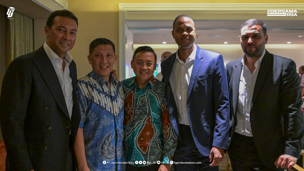 PSSI dan PT Liga Indonesia Baru (LIB)  menggelar agenda makan malam eksklusif bersama tim pelatih Timnas Indonesia pada Selasa (14/1) malam di Hotel St. Regis, Jakarta Pusat.  