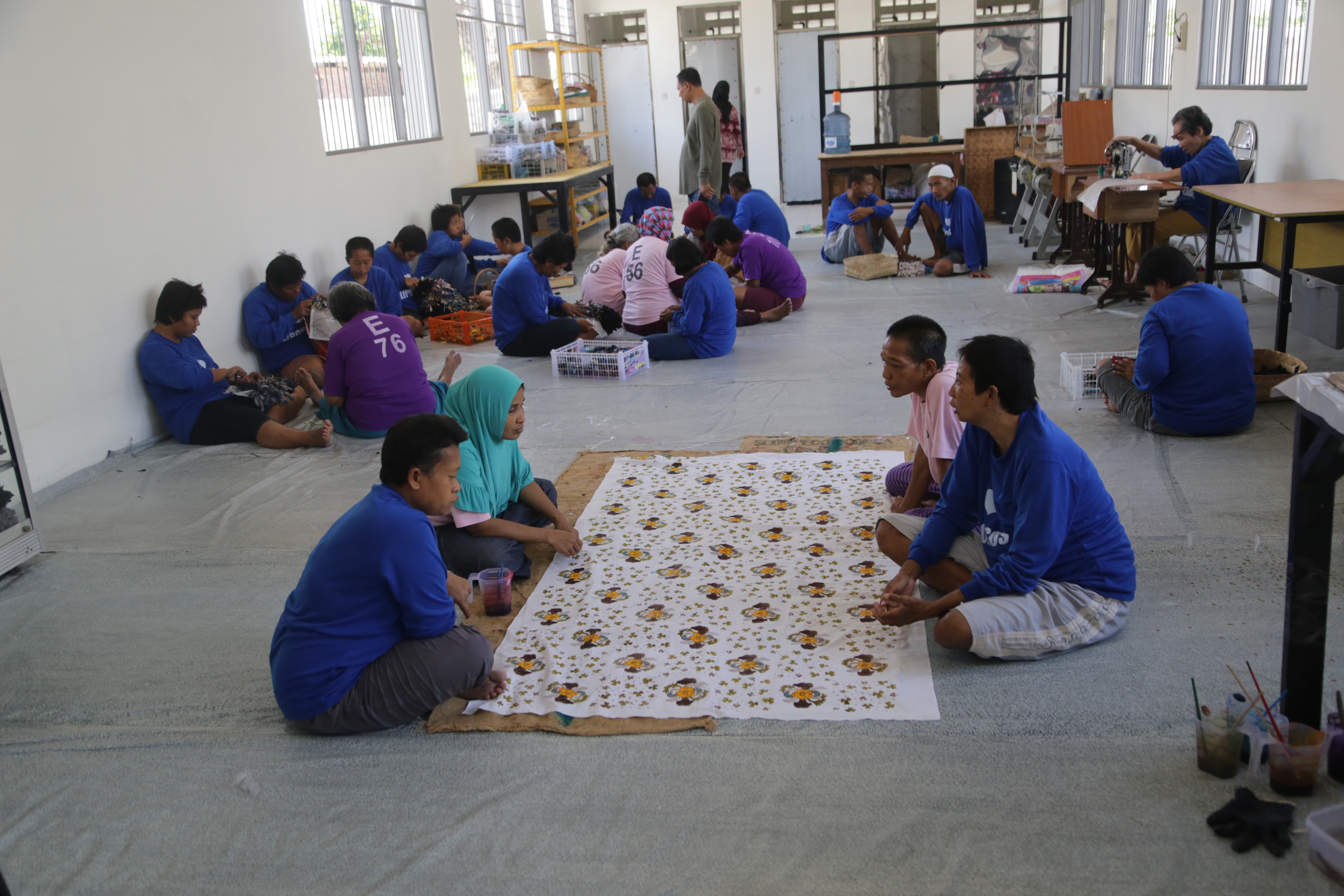 ada beberapa jenis pemberdayaan kepada para penghuni UPTD Liponsos Keputih. Di antaranya, pembibitan tanaman hias, bengkel cat dan body repair, tambal ban, cuci motor, hingga bertanam sayuran.