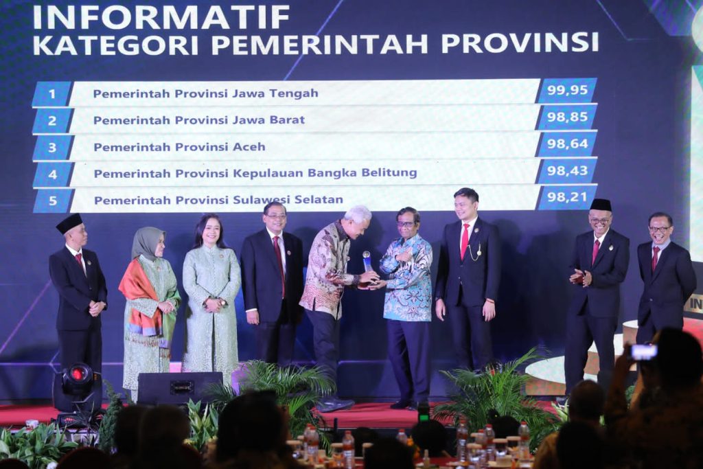 Gubernur Jateng Ganjar Pranowo, saat menerima penghargaan di Hotel Atria Gading Serpong, Tangerang, Banten, Rabu (14/12/2022).